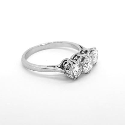 Diamond Three Stone Ring, 1.90 carats G Colour SI1 Clarity, diamond trilogy ring claw set with three round brilliant-cut diamonds, in 18ct white gold