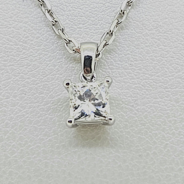 Princess Cut Diamond and Chain D.52 18ct