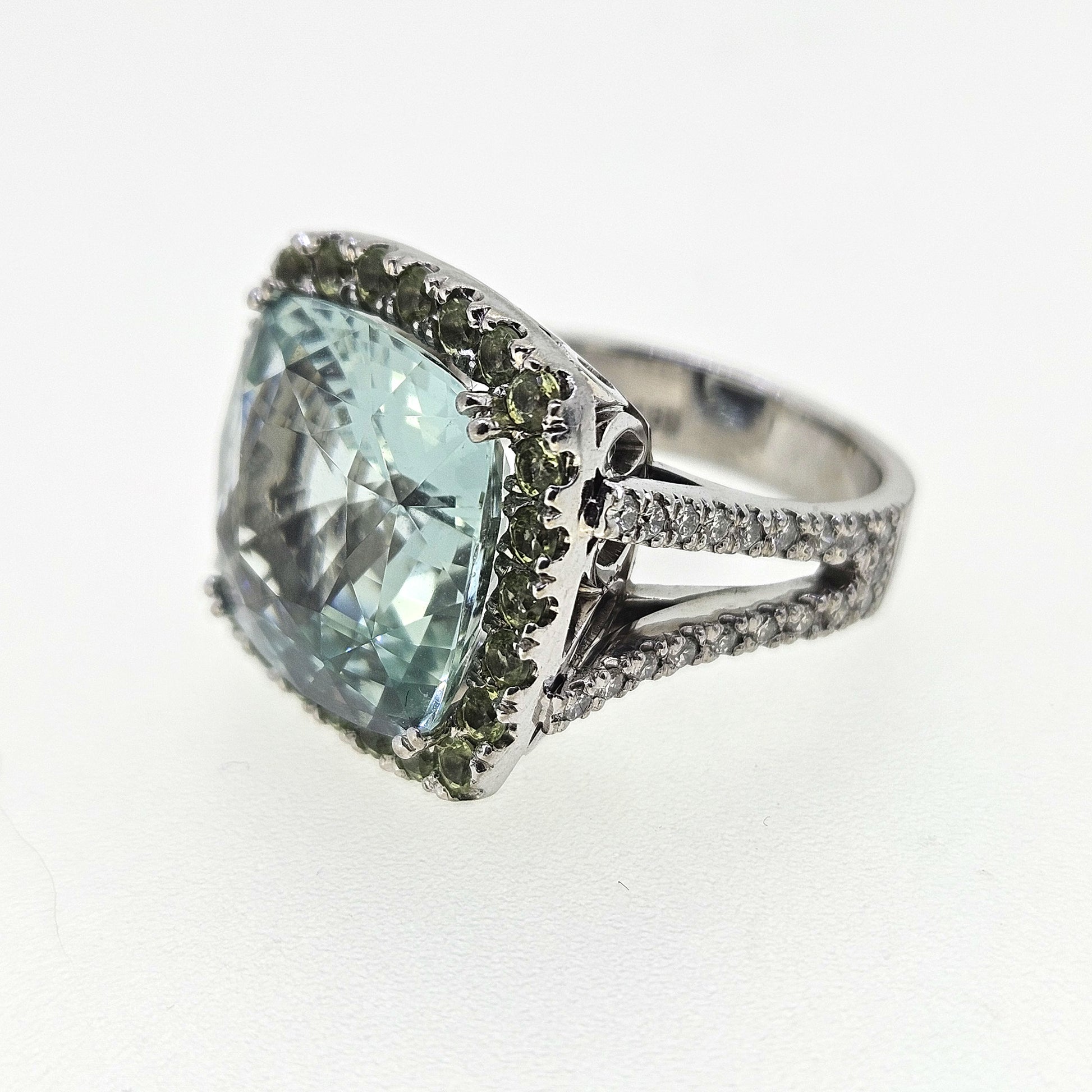 Aquamarine, Peridot and Diamond Ring Aq Est 10cts