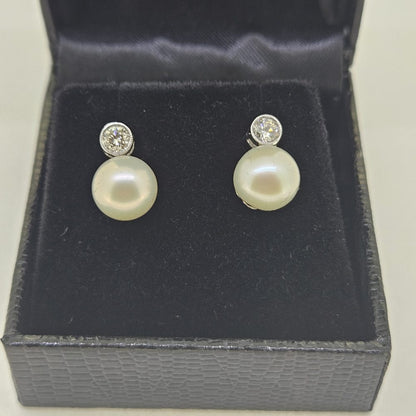 Diamond Solitaire and Pearl Drop Earring in 18ct White Gold