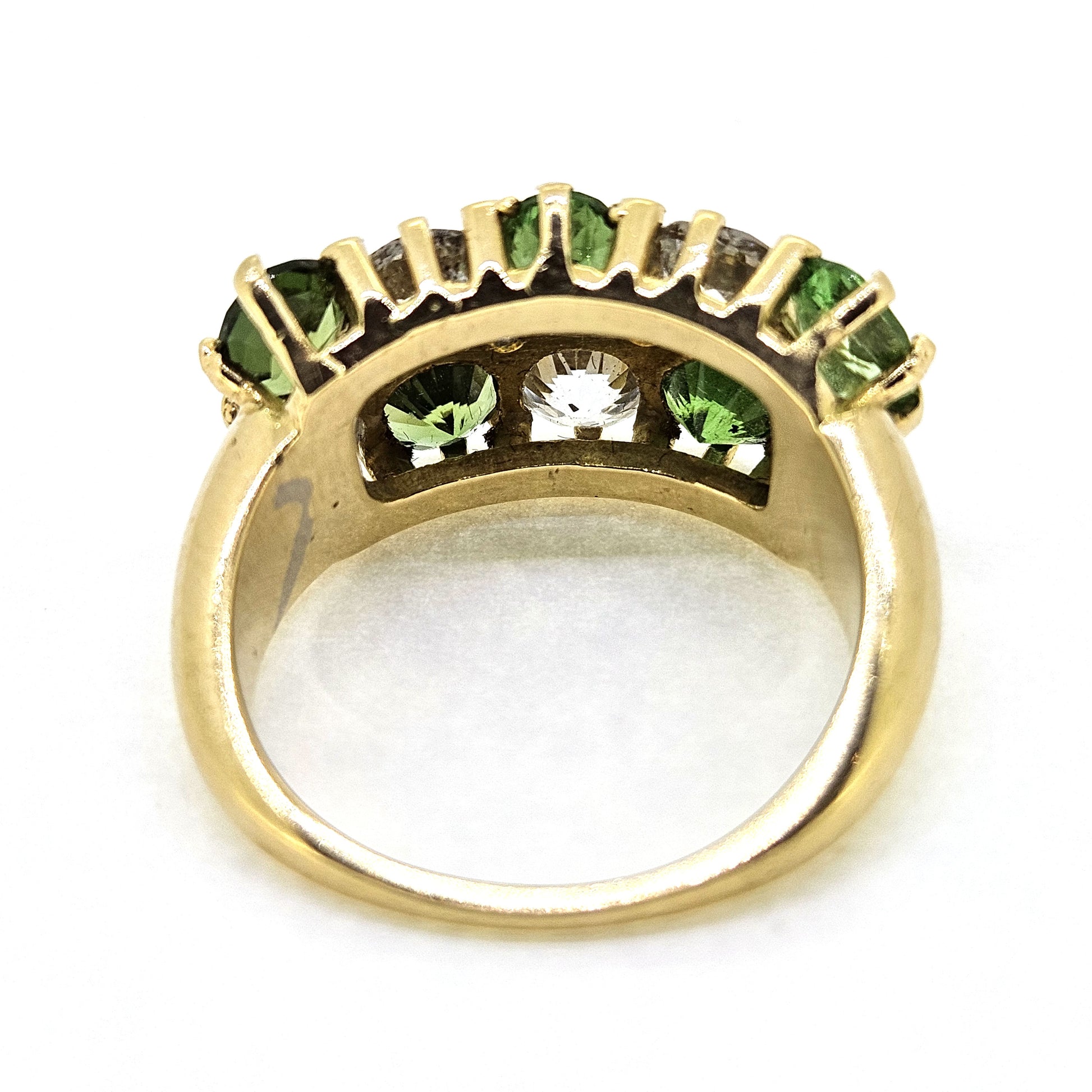 Green Garnet and Diamond Ring 18ct O/c dia.