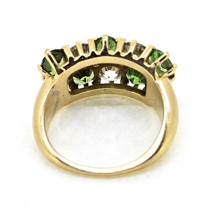 Green Garnet and Diamond Ring 18ct O/c dia.