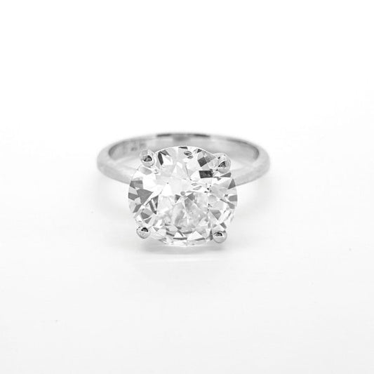 5ct Diamond Solitaire Engagement Ring in Platinum; stunning single stone diamond ring featuring a claw-set round brilliant cut diamond of 5.08 carats
