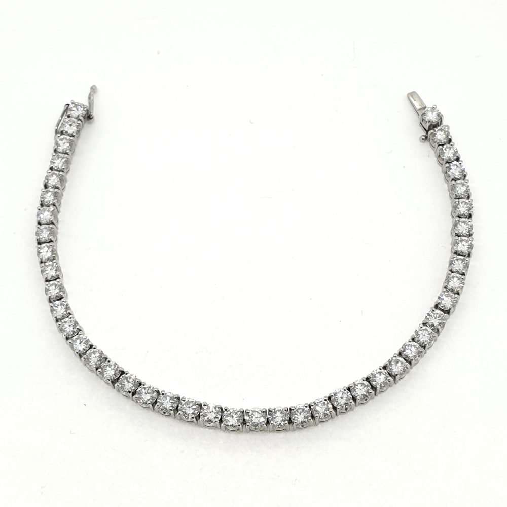 8cts Brilliant Cut Diamond Line Tennis Bracelet in 18ct White Gold