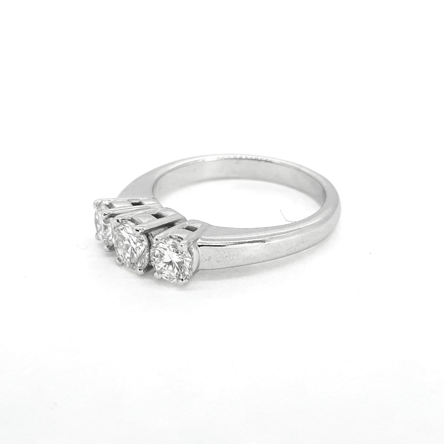 Three stone diamond ring est1.0cts