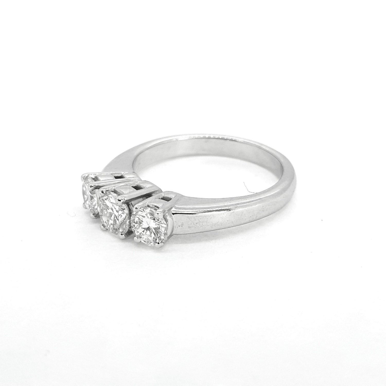 Three stone diamond ring est1.0cts