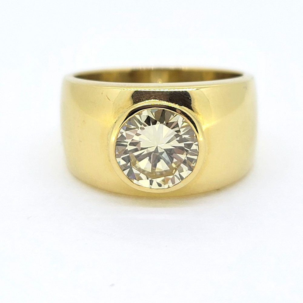 2.80ct Yellow Diamond Solitaire Gold Band Ring, wide 18ct yellow gold band ring with a central bezel set 2.80 carat diamond