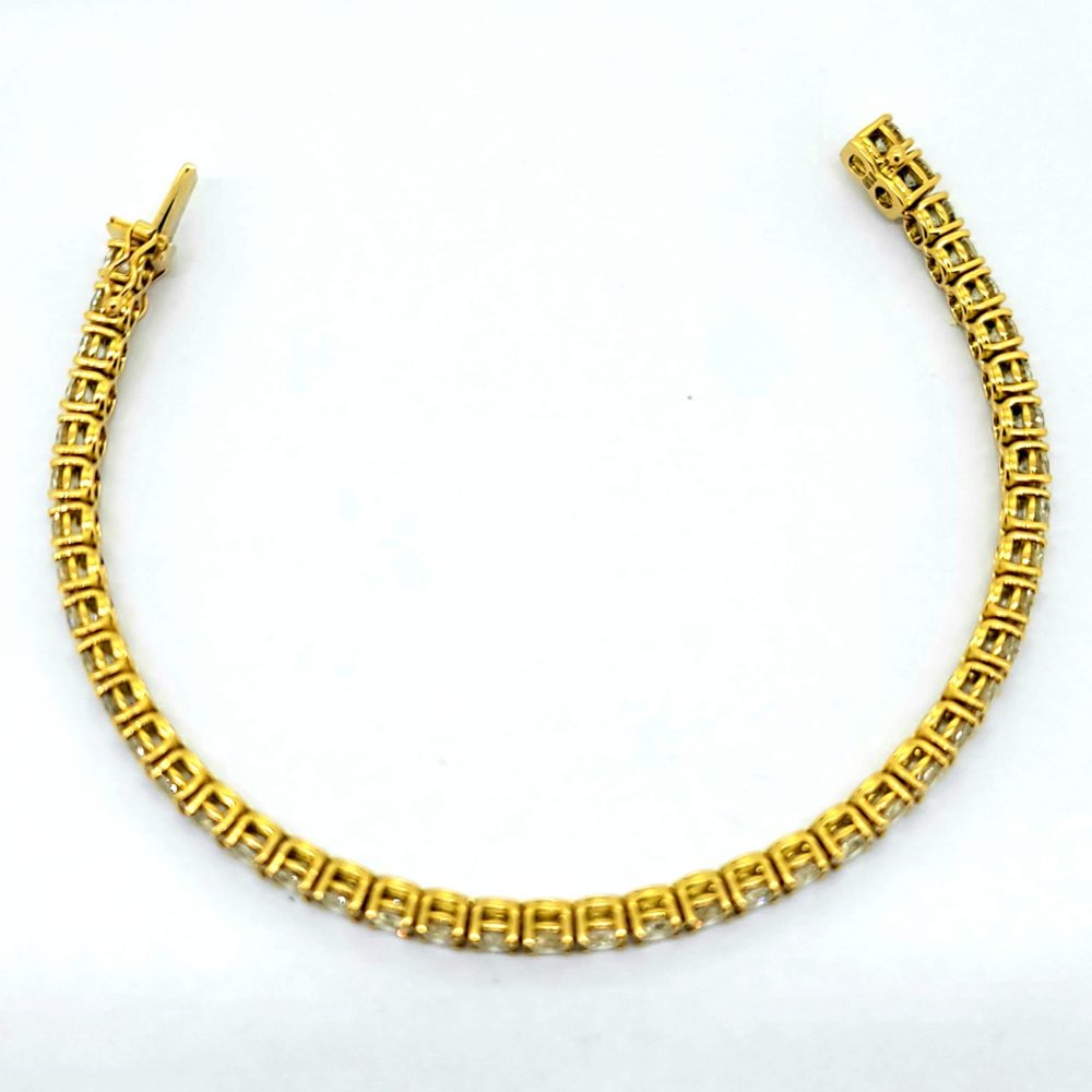 10.42ct Diamond Line Tennis Bracelet in Yellow Gold, composed of 44 round brilliant-cut diamonds totalling 10.42 carats each in individual claw settings in 18ct yellow gold