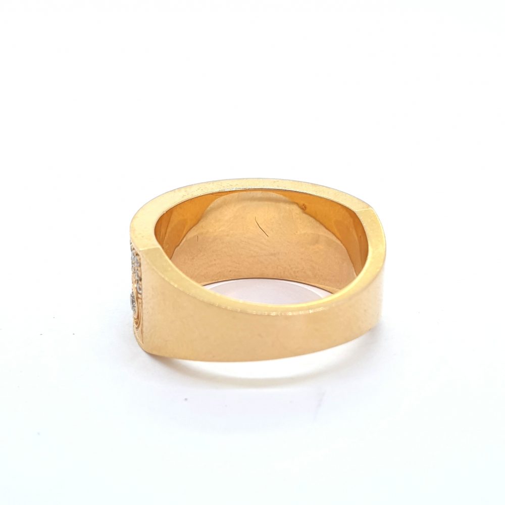 Chunky 18ct yellow gold band ring with diamonds