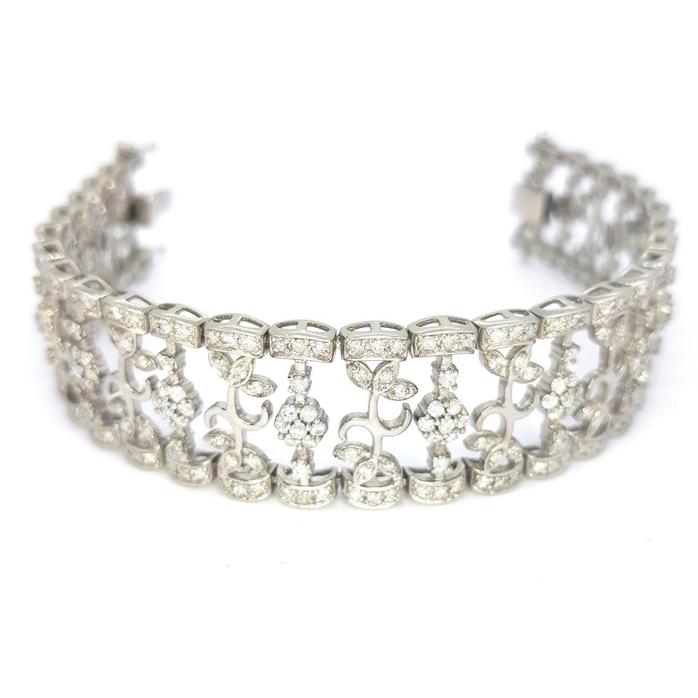 Floral Diamond Bracelet in 18ct White Gold, 6 carat total, floral and leaf design links set with 6cts of round brilliant-cut diamonds