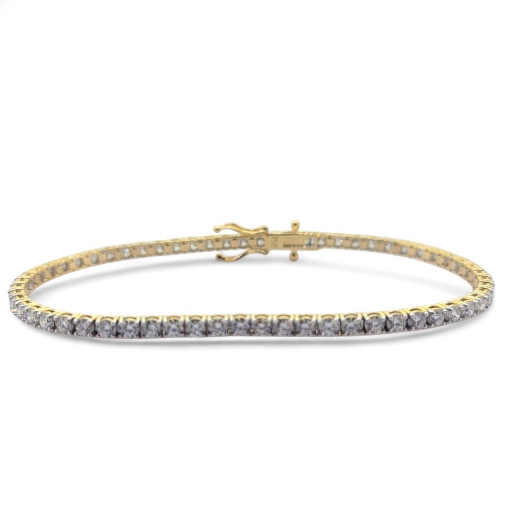 3.92ct Diamond Line Tennis Bracelet in Yellow Gold, 3.92 carats of round brilliant-cut diamonds claw set and mounted in 18ct yellow gold