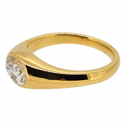 1.05ct Oval Diamond Solitaire Engagement Ring in 18ct Yellow Gold