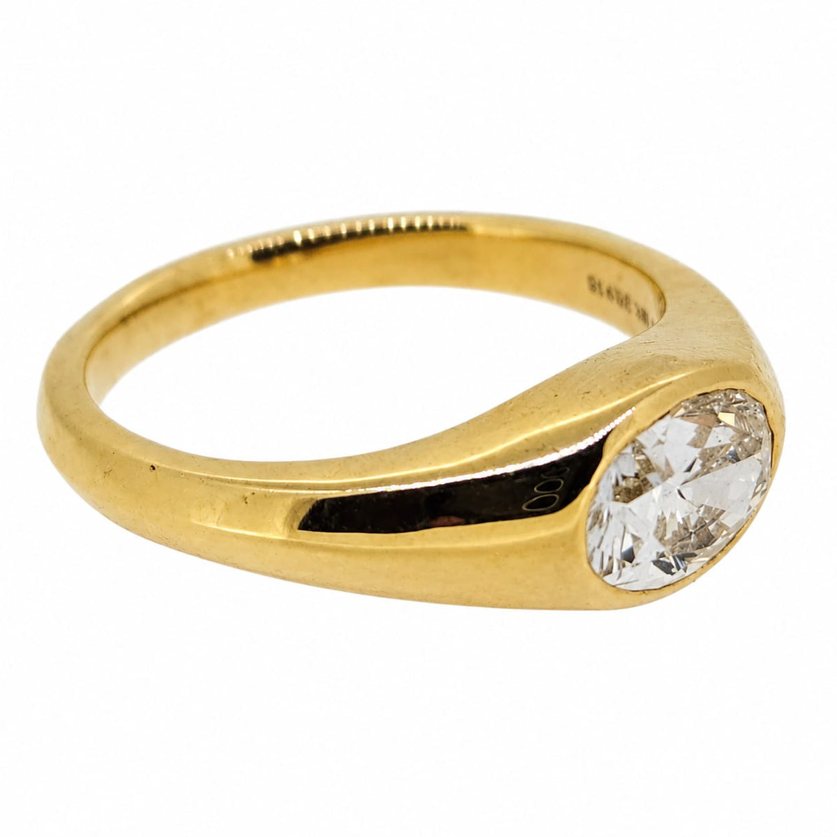 Oval diamond ring 1.05 carats, 18 carat yellow gold