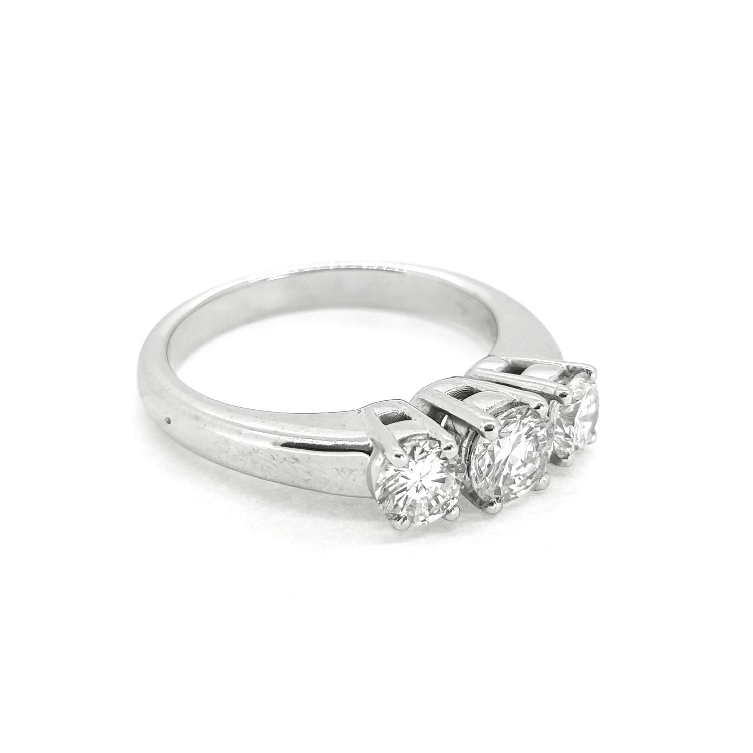 Three stone diamond ring est1.0cts