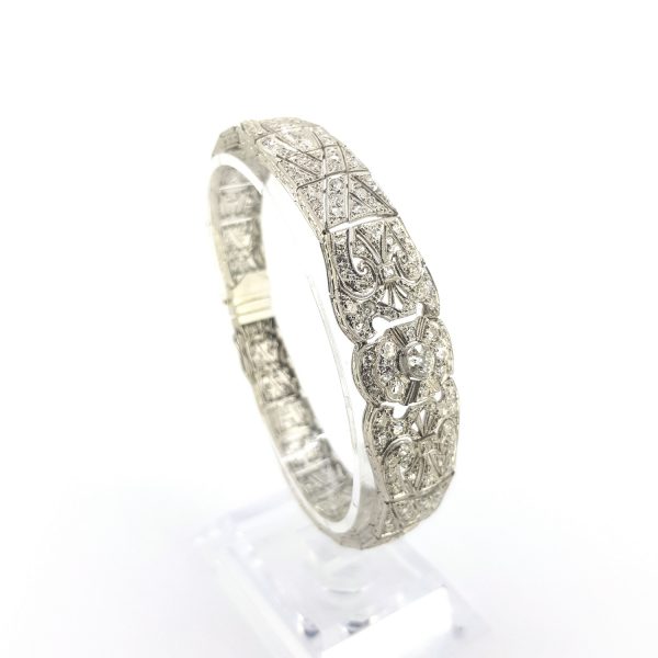 Art Deco Diamond Tapered Bracelet in Platinum, 9.00 carat total, articulated openwork links allow movement to the pattern, hand engraved sides
