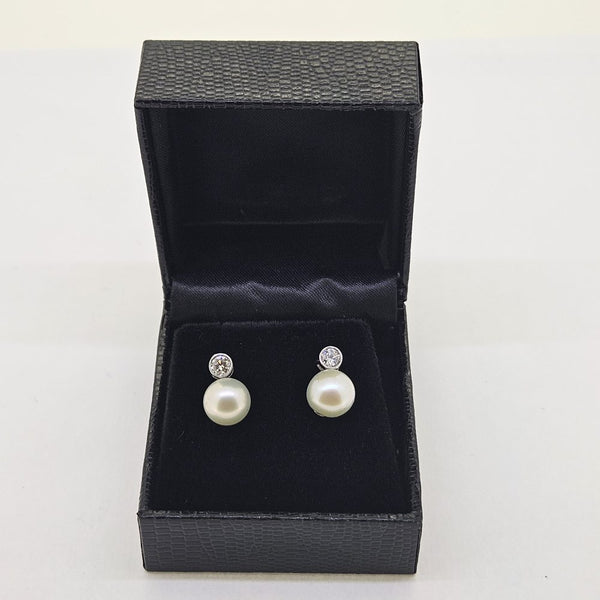 Diamond Solitaire and Pearl Drop Earring in 18ct White Gold