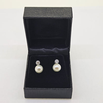 Diamond Solitaire and Pearl Drop Earring in 18ct White Gold