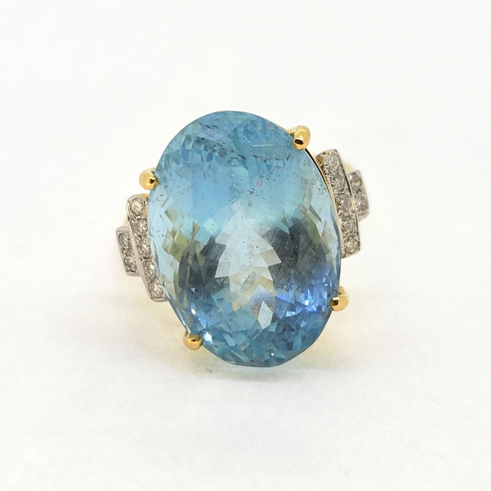 17cts Aquamarine Solitaire Ring with Diamond Shoulders