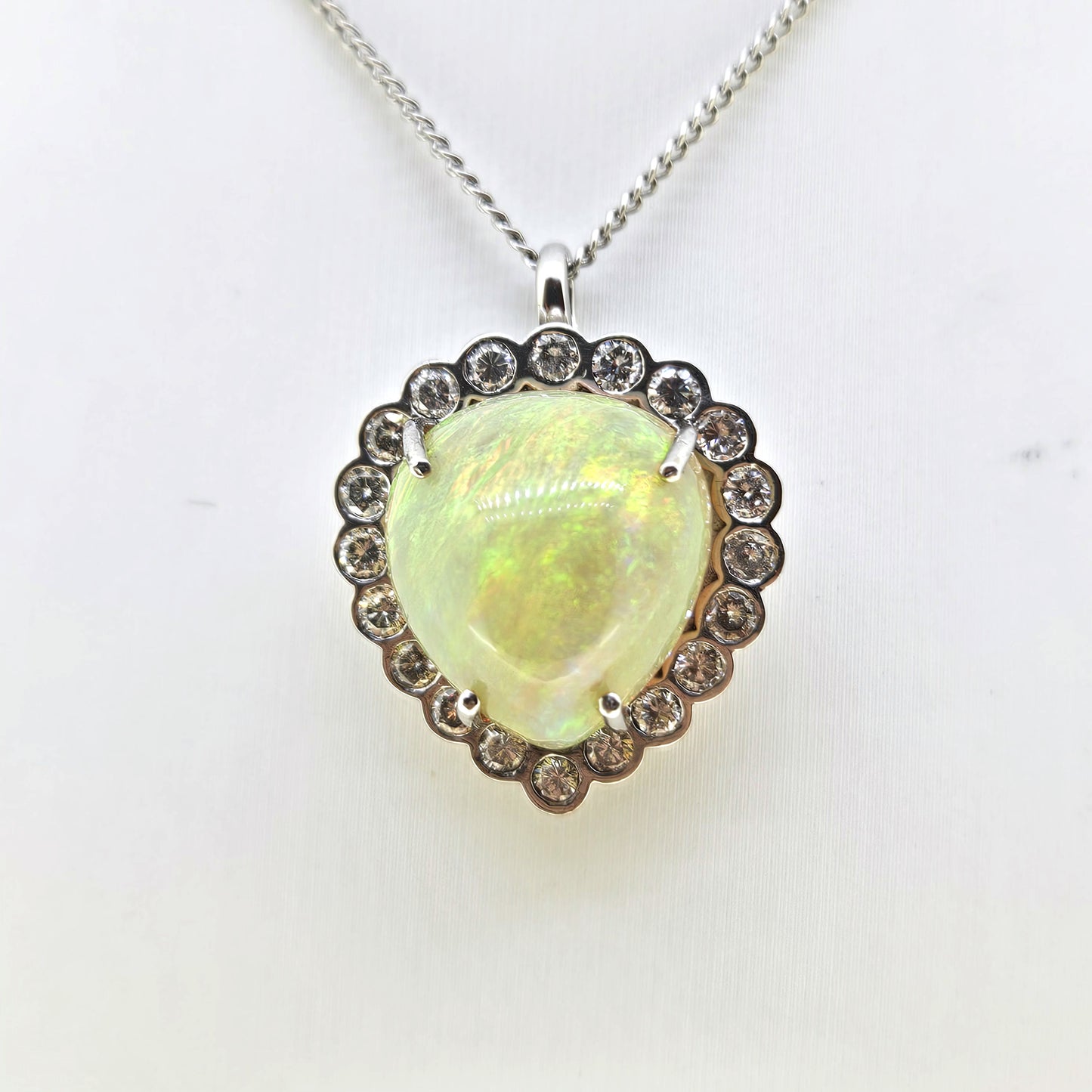 Opal and Diamond Pendant Op e10.0cts D1.10