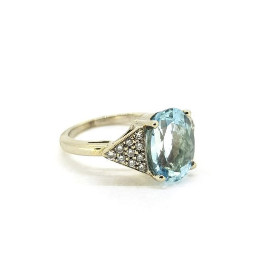 Oval Cut Aquamarine and Diamond Cocktail Ring; central 3.00ct oval mixed-cut aquamarine flanked either side by diamonds in triangular settings, in 18ct yellow gold
