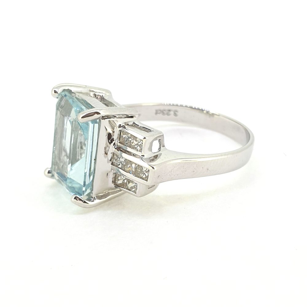 3.23ct Aquamarine Cocktail Ring with Princess Diamond Shoulders