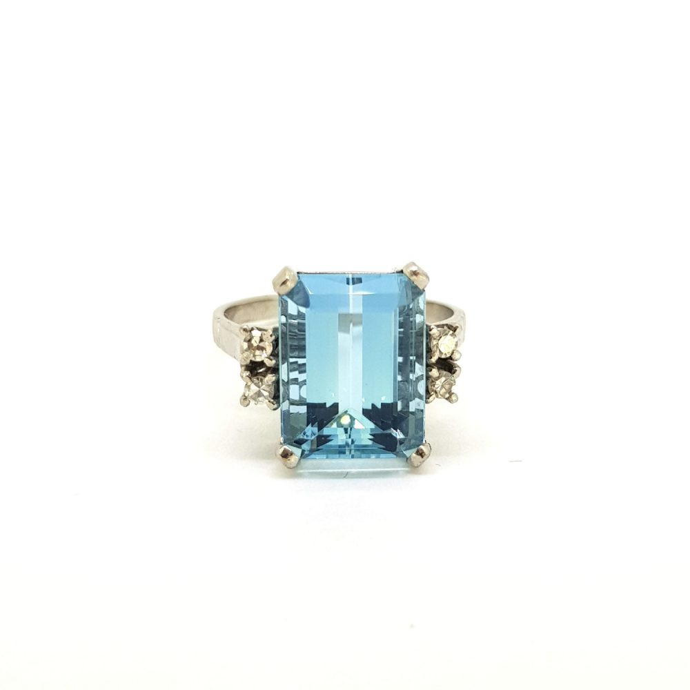 Vintage 1930s Aquamarine and Diamond Dress Ring in Platinum