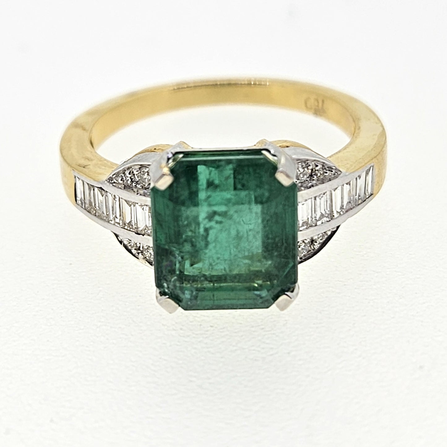 Emerald and Diamond Cluster Ring Em4.03 D.34