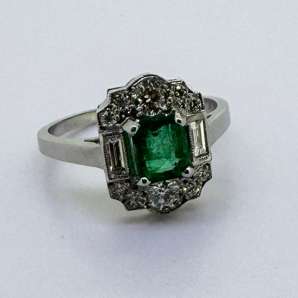 Platinum emerald and diamond ring E1.05 cts