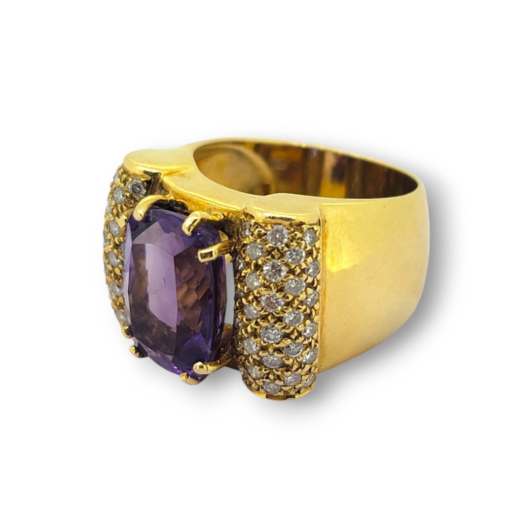 Vintage Retro 1940s Amethyst and Diamond Tank Ring, 18ct yellow gold tank ring featuring a central amethyst flanked by diamond studded shoulders