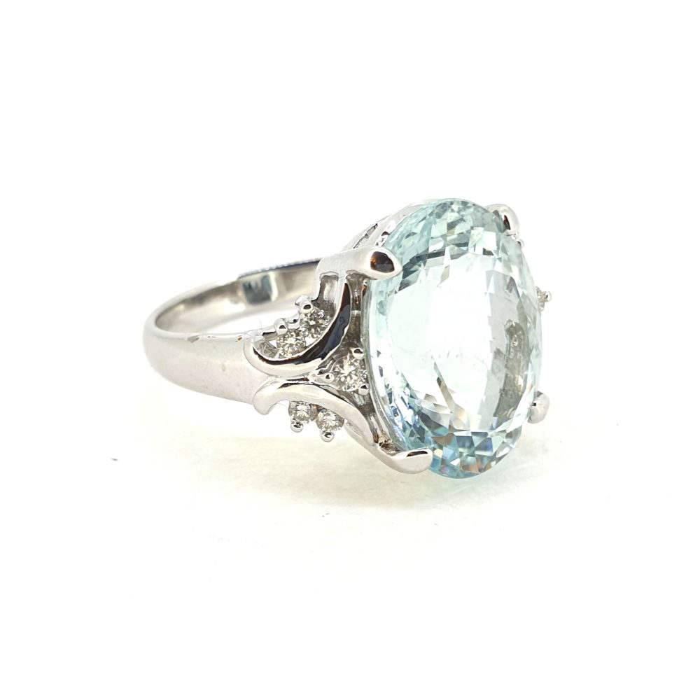 8.58ct Oval Aquamarine Solitaire Ring with Diamond Shoulders