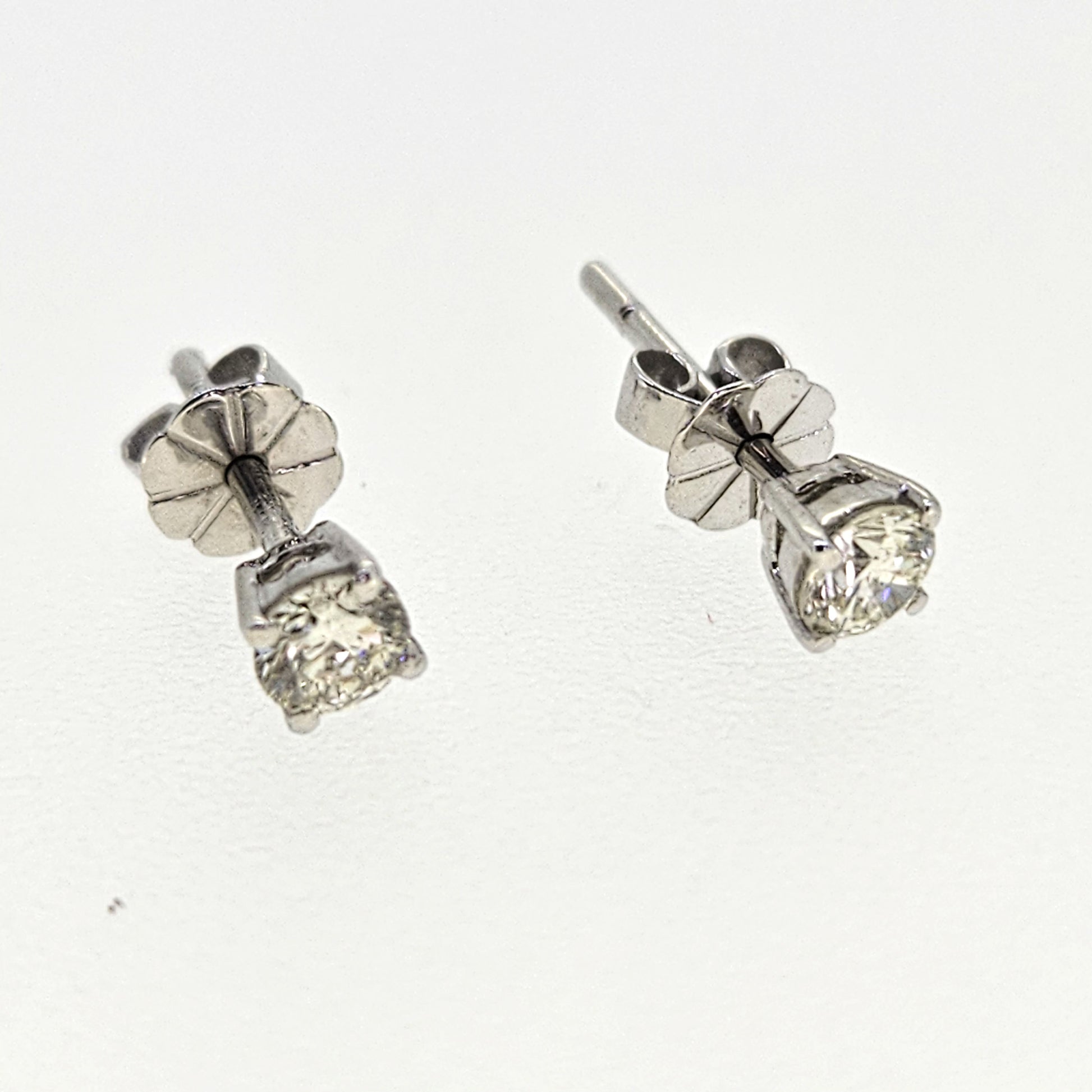 18ct Diamond Studs D.35 