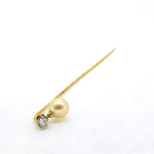 Pearl and Diamond Pin, elegant yellow gold pin set with a single stone diamond solitaire which tops a cream pearl