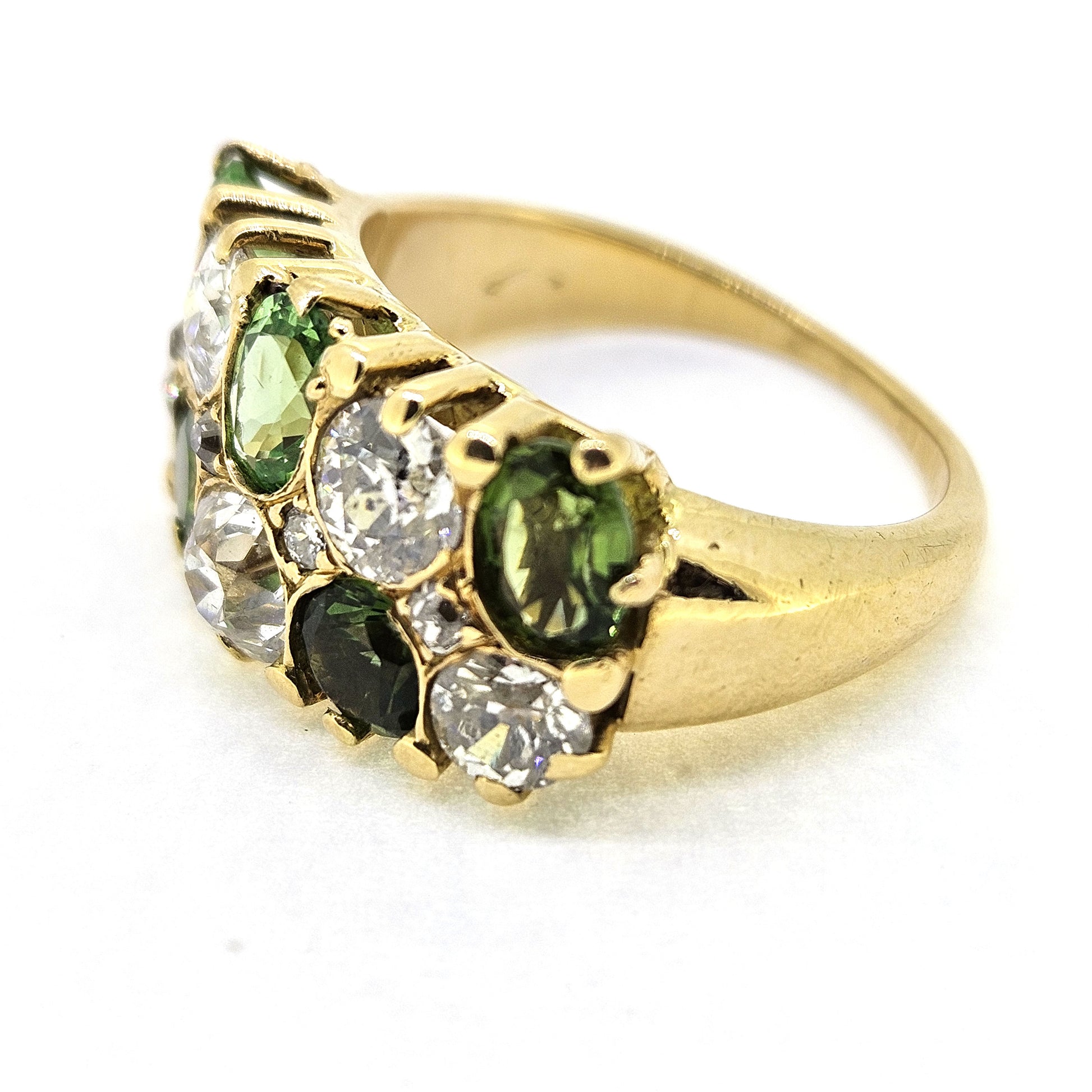 Green Garnet and Diamond Ring 18ct O/c dia.