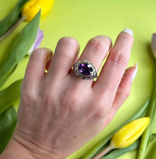 Antique 18 Carat Yellow and White Gold Oval Amethyst and Diamond Ring