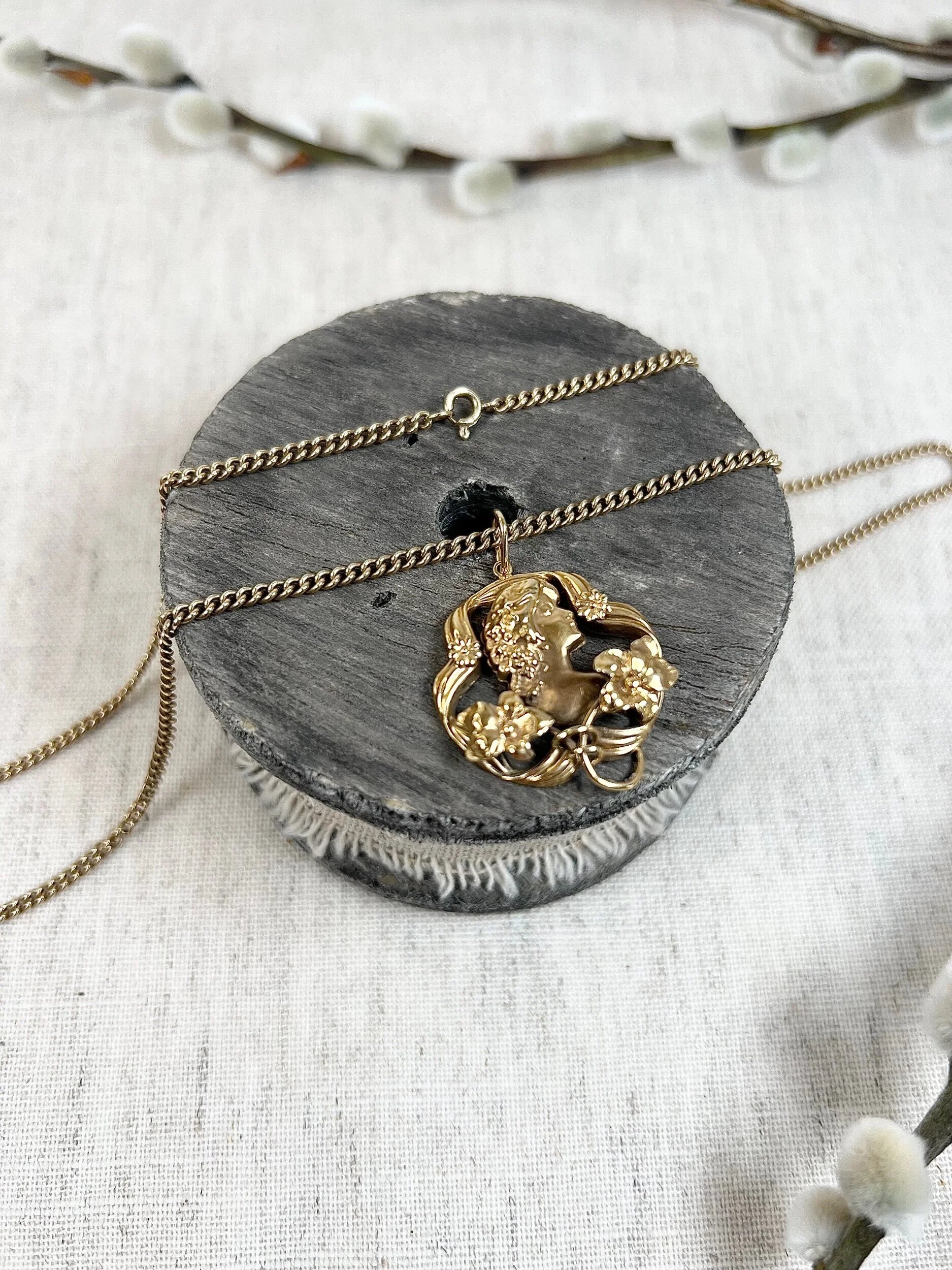Antique 18 Carat Yellow Gold Art Nouveau Lady Portrait Pendant, Circa 1920