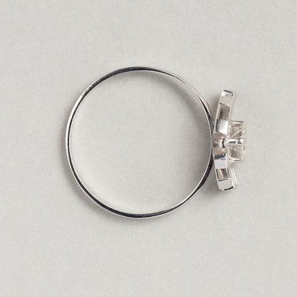 Contemporary French Diamond Sunburst Cluster Ring