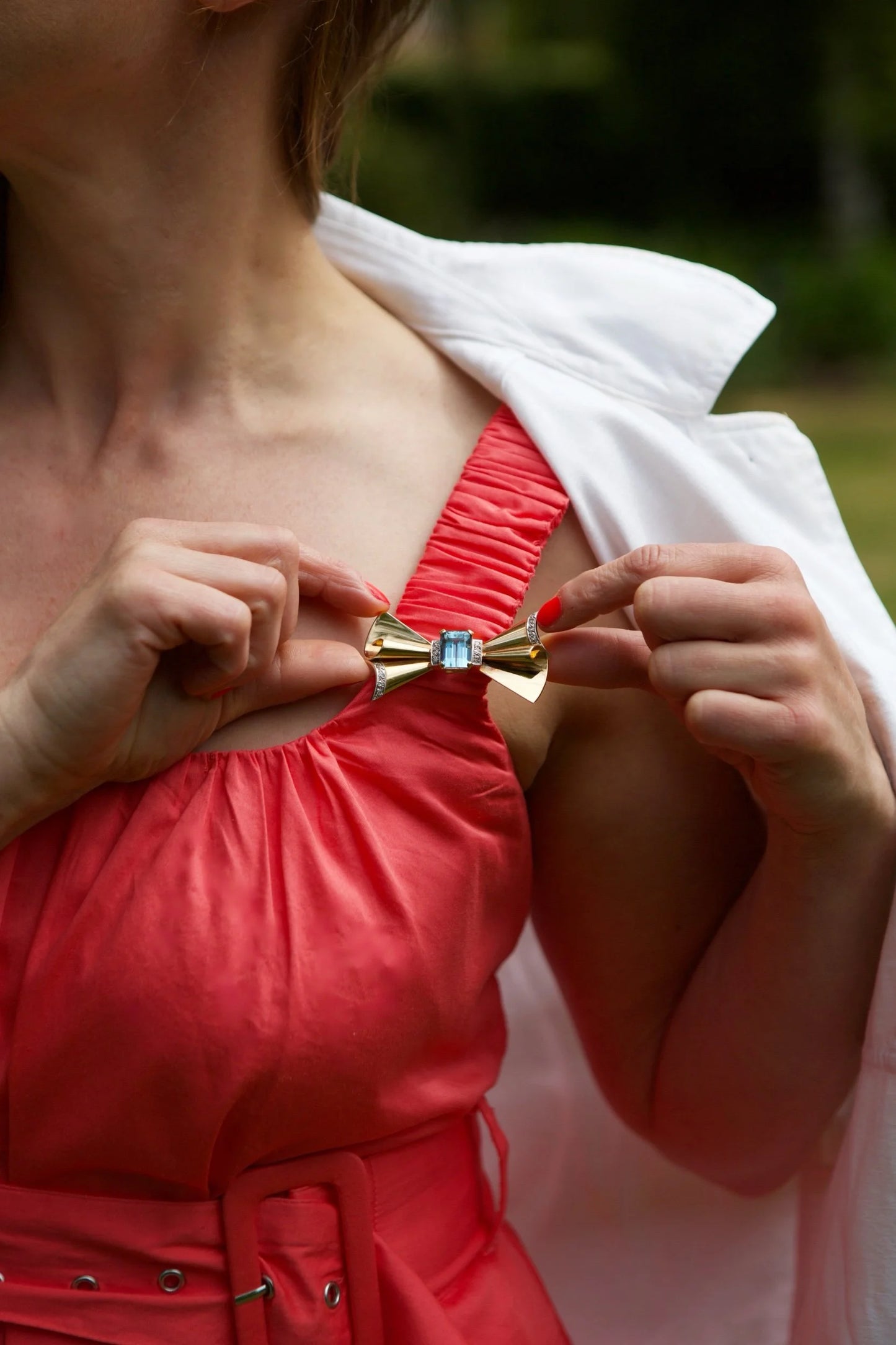 Retro 18 Carat Gold And Platinum Bow Brooch With 6.00 ct Aquamarine And Diamonds