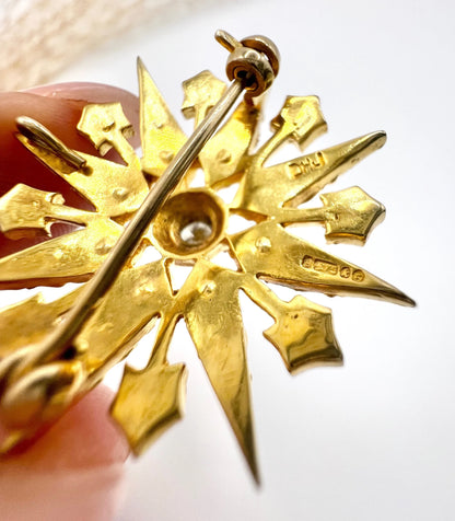 A hallmark on a yellow gold star-shaped brooch/pendant