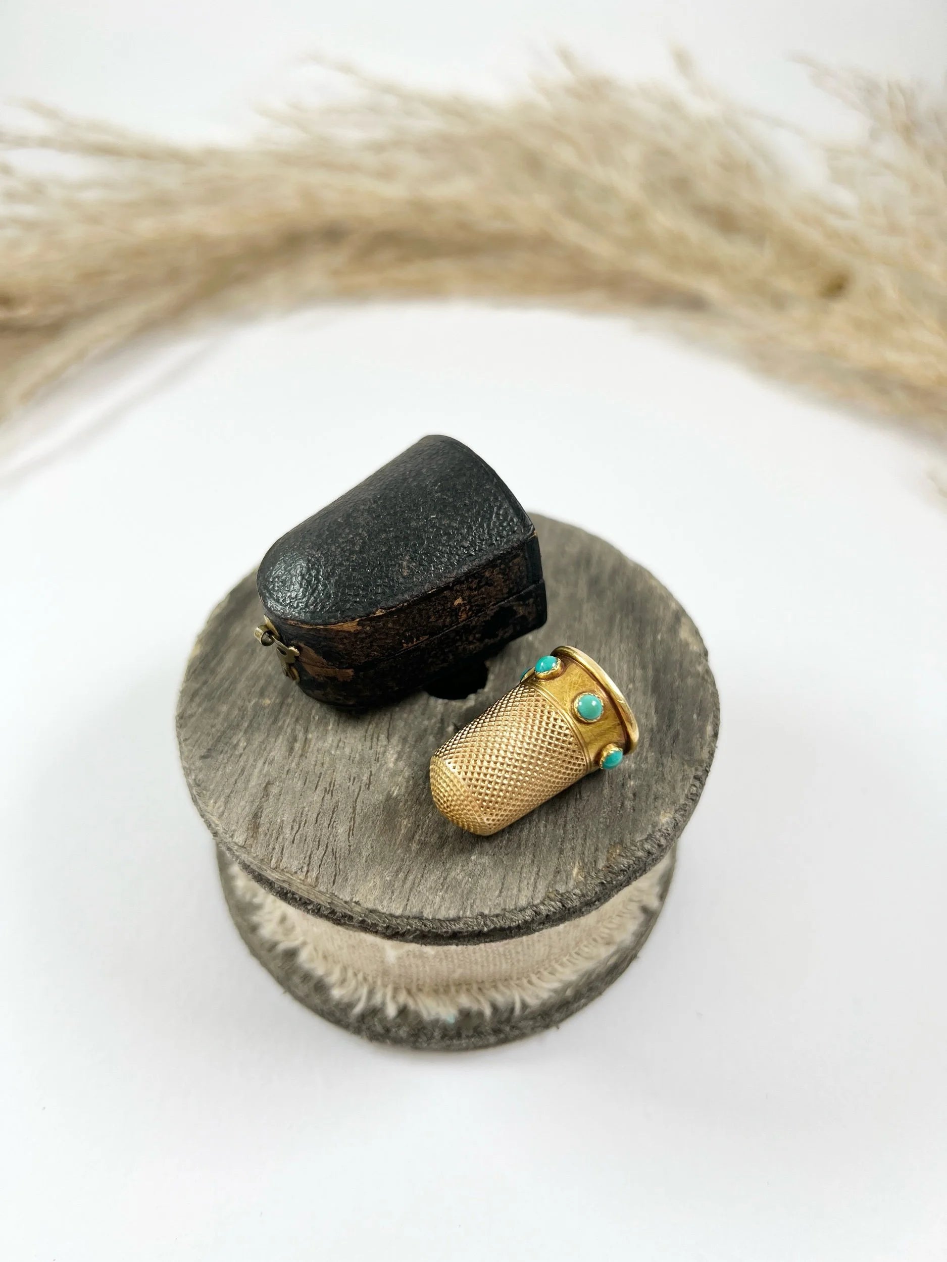 Antique 15ct Yellow Gold & Turquoise Victorian Gold Thimble with Original Antique Box