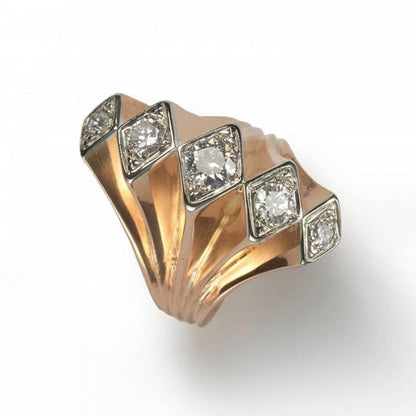 Vintage 1940s Diamond Five Row Fan Cocktail Ring in 18ct Yellow Gold; five central graduating round brilliant-cut diamonds with concertina fan shaped shoulders