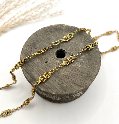 French Art Deco 18 Carat Yellow Gold Fancy Filigree Link Chain Necklace, Circa 1920
