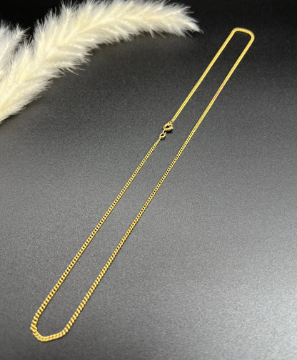 A fine curb link chain necklace in yellow gold