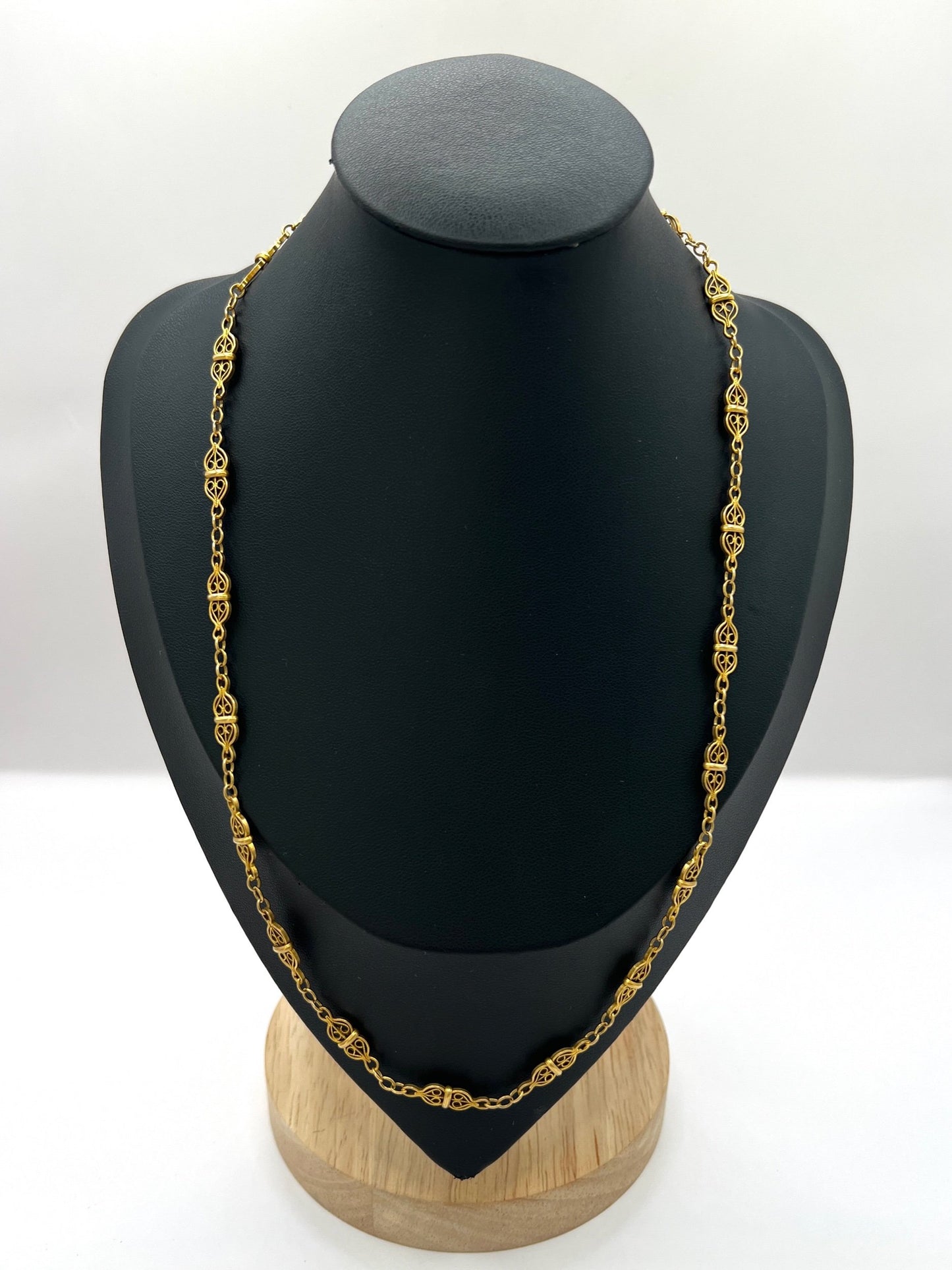 French Art Deco 18 Carat Yellow Gold Fancy Filigree Link Chain Necklace, Circa 1920