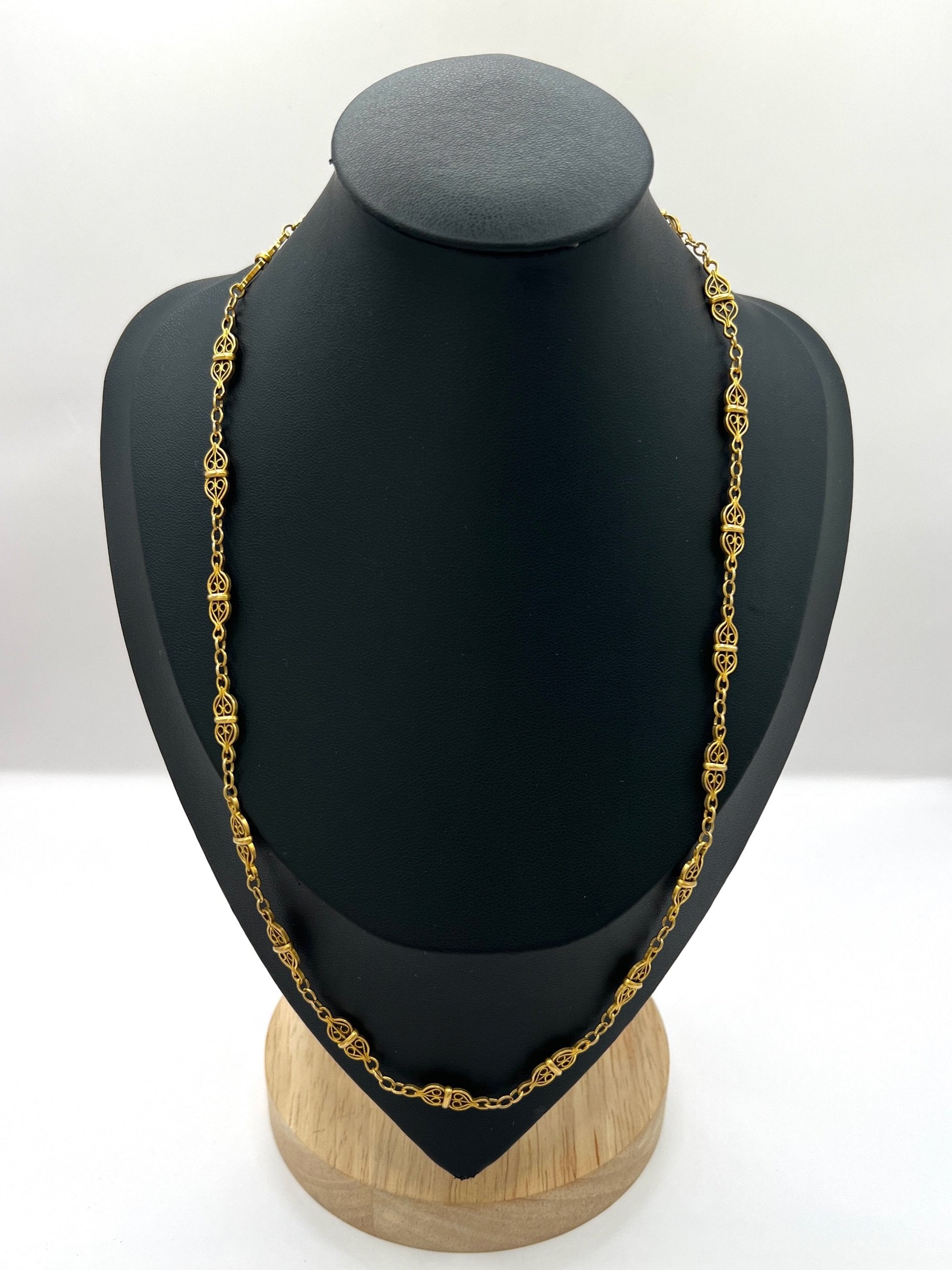 French Art Deco 18 Carat Yellow Gold Fancy Filigree Link Chain Necklace, Circa 1920