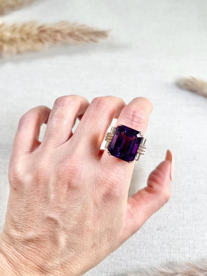Vintage 14 Carat Yellow Gold Large Amethyst Cocktail Ring, Circa 1940
