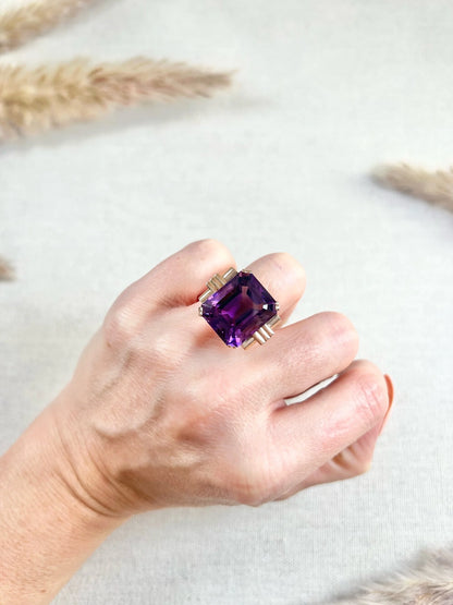 Vintage 14 Carat Yellow Gold Large Amethyst Cocktail Ring, Circa 1940