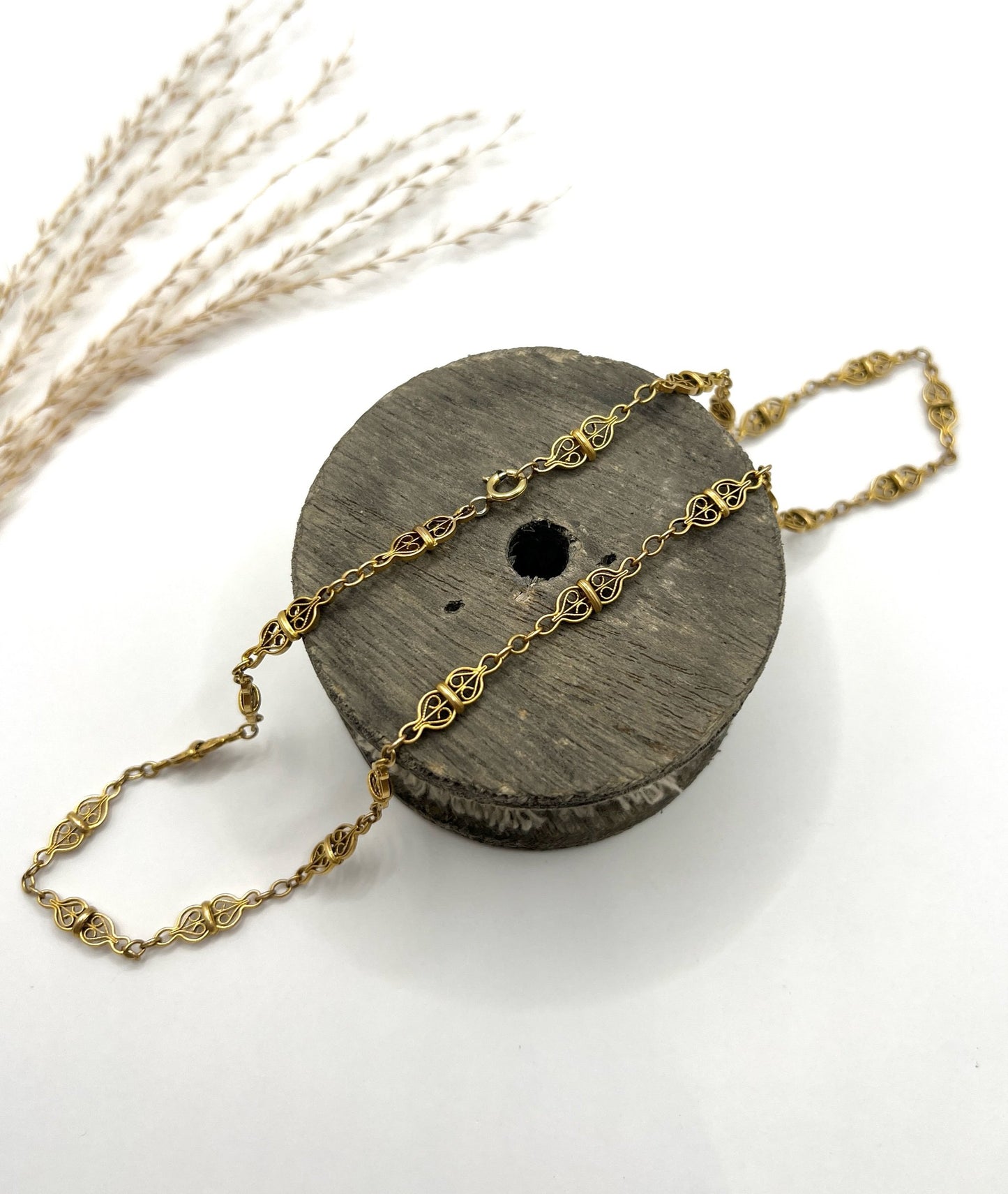 French Art Deco 18 Carat Yellow Gold Fancy Filigree Link Chain Necklace, Circa 1920
