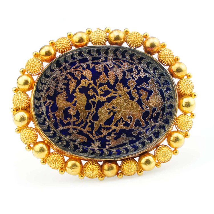 Antique Victorian Indian 22ct Gold Brooch with Hunting Scene