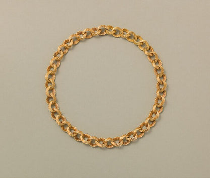 Vintage French 18ct Yellow Gold Fancy Link Curb Necklace; tri-dimensional curb necklace with droplet-shaped textured links, Circa 1960