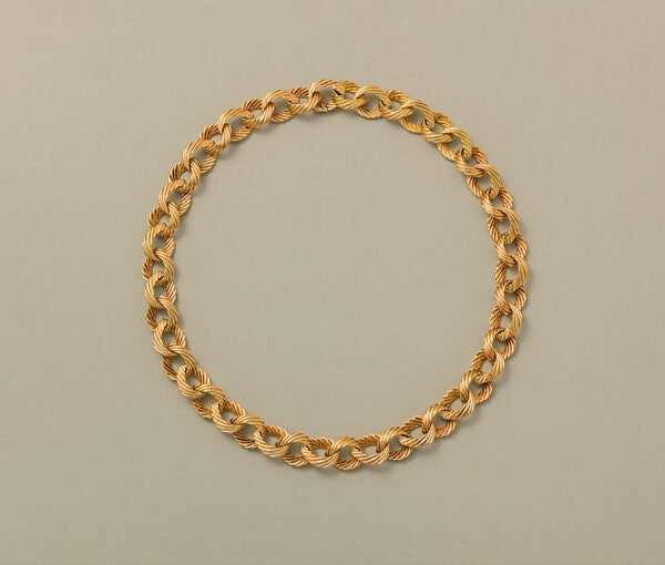 Vintage French 18ct Yellow Gold Fancy Link Curb Necklace; tri-dimensional curb necklace with droplet-shaped textured links, Circa 1960